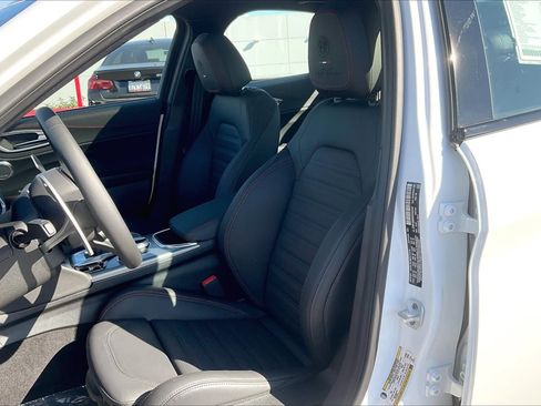 New 2025 Alfa Romeo Giulia w/ Driving Assist Package image 9