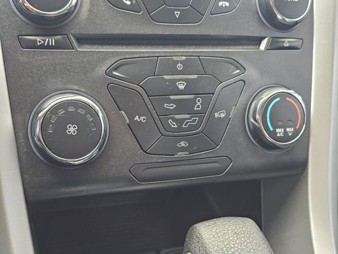 Used 2016 Ford Fusion SE FWD image 21