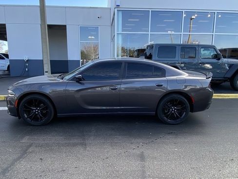Used 2018 Dodge Charger SXT Plus w/ Blacktop Package image 5