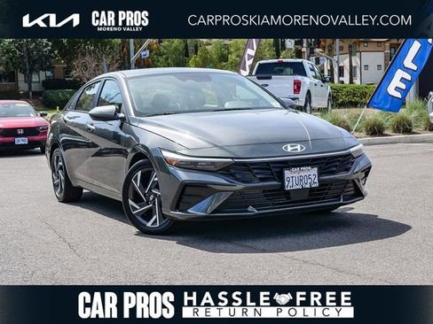 Used 2025 Hyundai Elantra SEL image 1