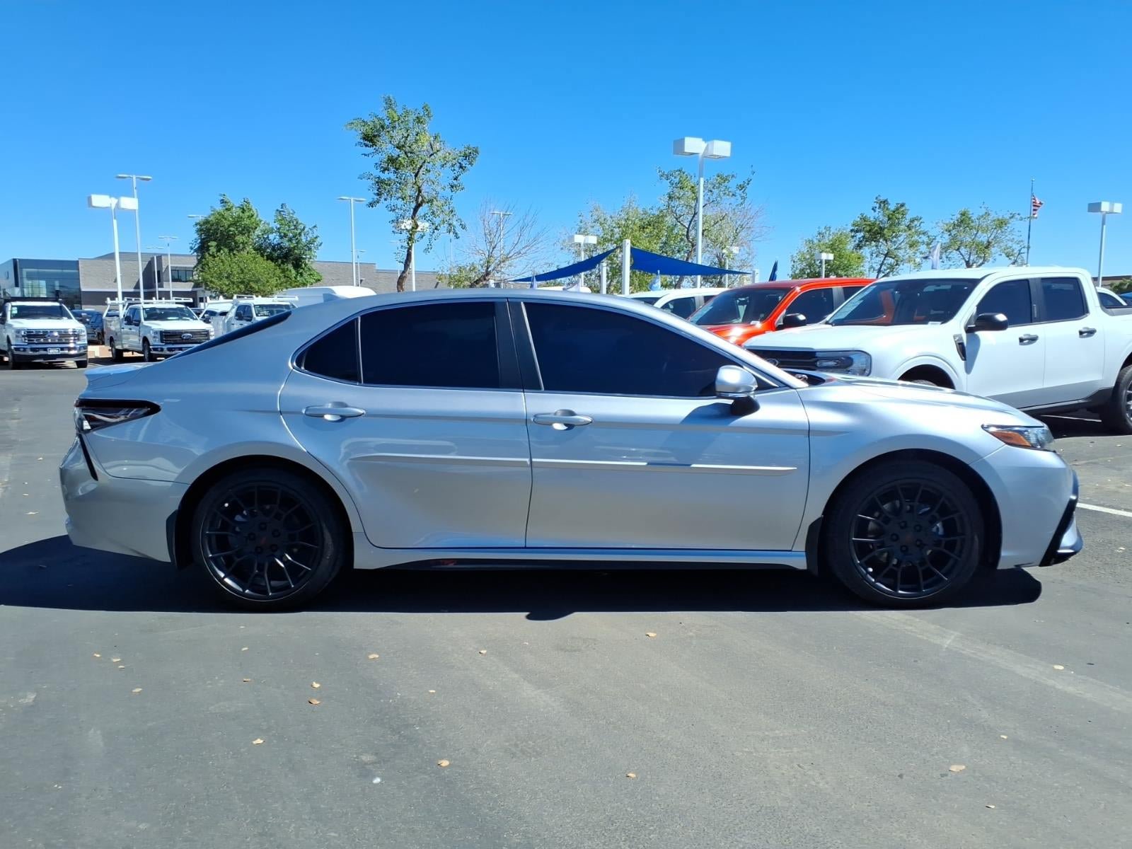 Used 2022 Toyota Camry SE w/ TRD Appearance Package (TMS) FWD image 3