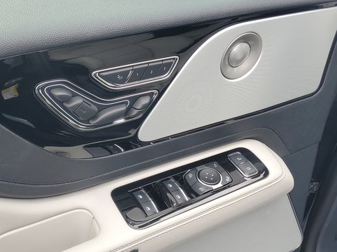 New 2026 Lincoln Aviator Reserve image 9