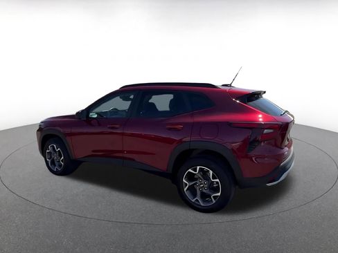 Used 2025 Chevrolet Trax LT image 10