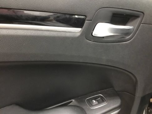 Used 2023 Chrysler 300 Touring RWD image 12