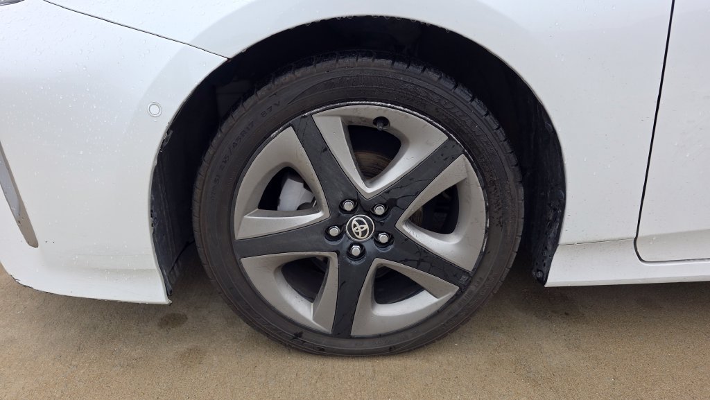 Used 2022 Toyota Prius L Eco FWD image 10