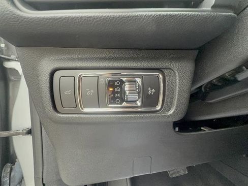 Used 2023 Lincoln Corsair AWD image 13