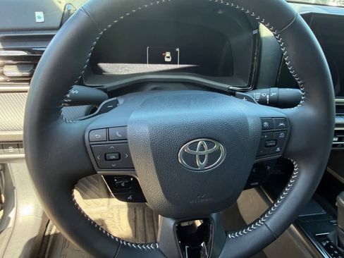 Used 2025 Toyota Camry SE w/ Multimedia Upgrade Package image 16