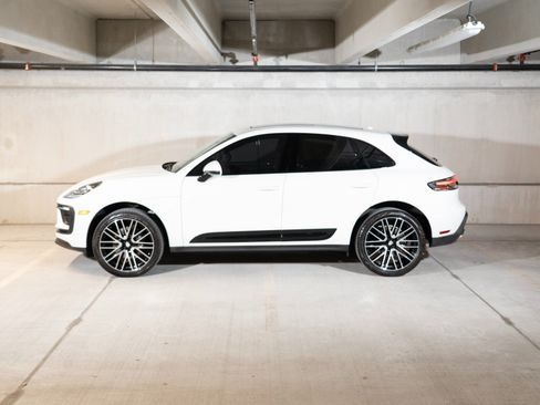 Certified 2024 Porsche Macan AWD/4WD image 2