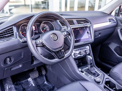 Used 2020 Volkswagen Tiguan SE w/ 3rd Row Seat Package AWD/4WD image 9