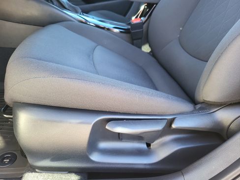 Used 2020 Toyota Corolla LE image 8