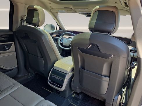 Certified 2025 Lincoln Nautilus Reserve AWD/4WD image 14