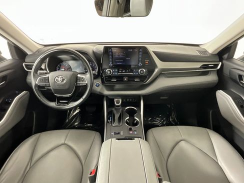 Used 2021 Toyota Highlander XLE image 10