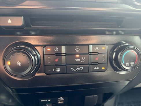 Used 2015 Ford F150 XLT w/ Equipment Group 302A Luxury AWD/4WD image 16