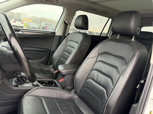 Used 2018 Volkswagen Tiguan SEL Premium image 16