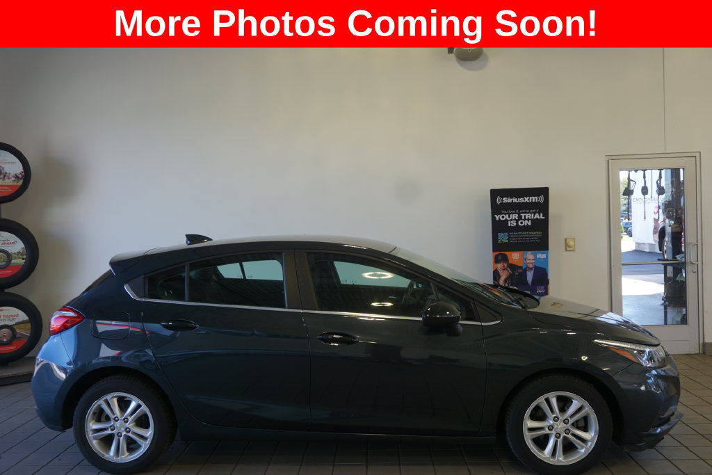 Used 2018 Chevrolet Cruze LT w/ Convenience Package FWD image 2