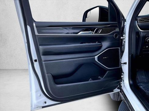 Used 2024 Jeep Wagoneer 2WD image 18