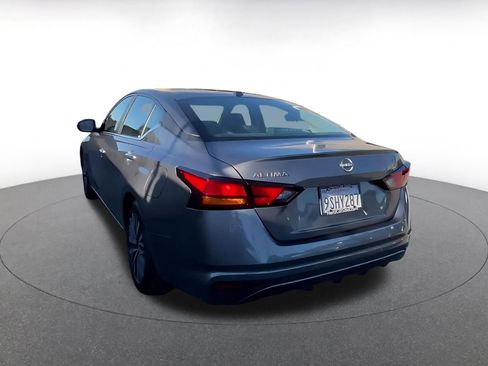 Used 2025 Nissan Altima 2.5 SV image 11