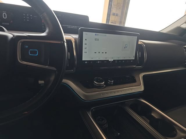 Used 2025 Ford Expedition Platinum AWD/4WD image 11