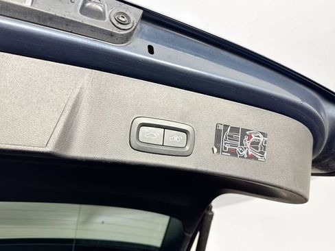 Used 2022 Volvo XC40 T5 Inscription image 34