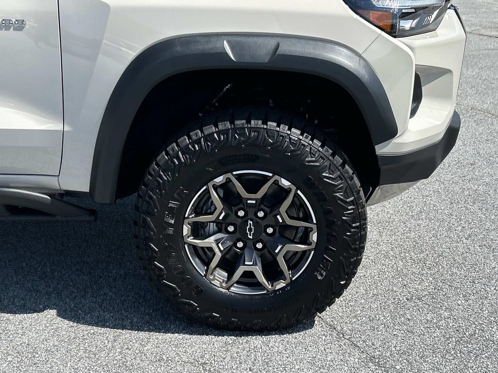 New 2026 Chevrolet Colorado ZR2 w/ Technology Package AWD/4WD image 10