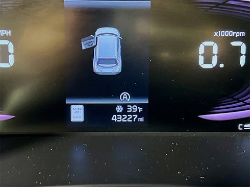 Used 2023 Kia Soul LX image 12