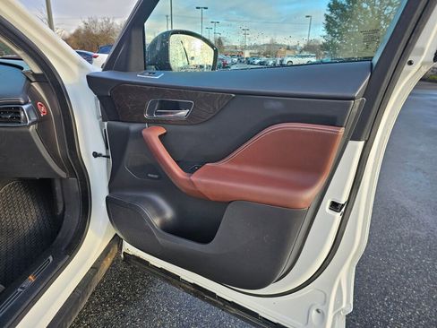 Used 2018 Jaguar F-PACE S image 11