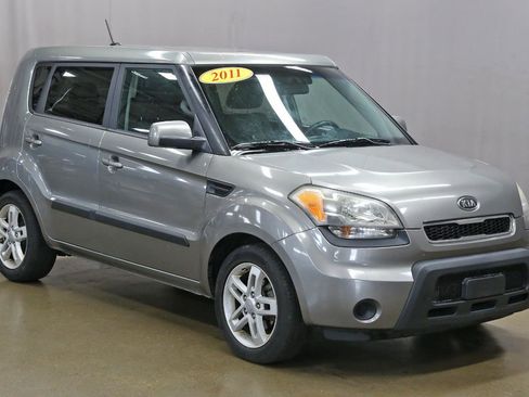 Used 2011 Kia Soul + image 1