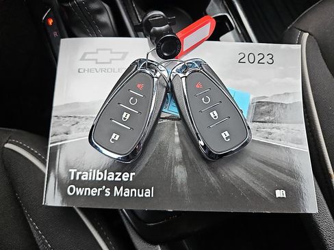 Used 2023 Chevrolet TrailBlazer LT w/ Convenience Package FWD image 28