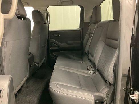 Used 2024 Nissan Frontier SV image 28