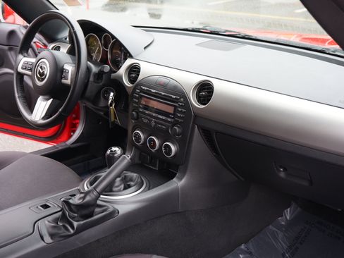 Used 2011 MAZDA MX-5 Miata Touring w/ Suspension Pkg RWD image 16