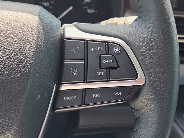 Used 2025 Toyota Sienna XLE w/ XLE Plus Package FWD image 26