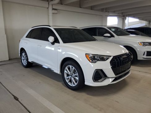 Used 2022 Audi Q3 2.0T Premium AWD/4WD image 2