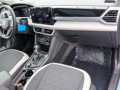 New 2025 Volkswagen Taos SE image 40
