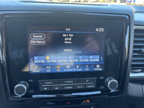 Used 2024 Nissan Frontier SV image 18