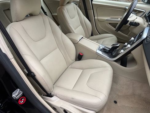 Used 2016 Volvo S60 T5 image 21