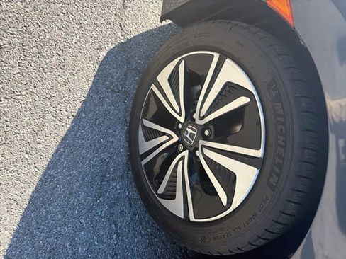 Used 2018 Honda Civic EX-L image 12