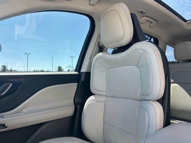 Used 2025 Lincoln Aviator Reserve w/ Luxury Package AWD/4WD image 20