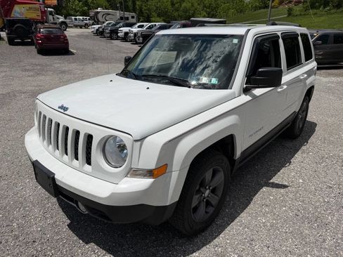 Used 2017 Jeep Patriot High Altitude AWD/4WD image 3