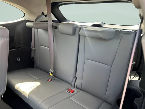 Used 2025 Toyota Highlander Platinum AWD/4WD image 17