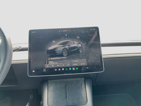 Used 2024 Tesla Model Y Long Range RWD image 15