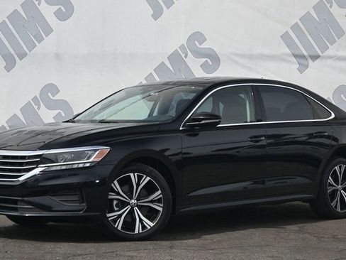 Used 2022 Volkswagen Passat 2.0T SE image 1