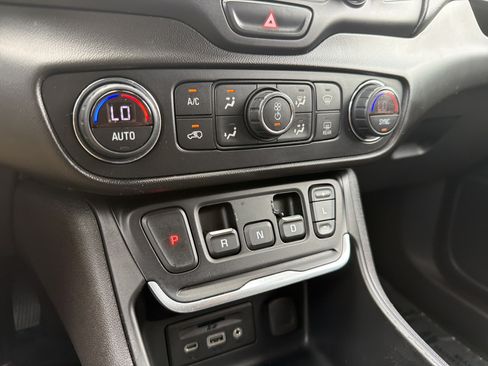 Used 2020 GMC Terrain SLT w/ Preferred Package FWD image 26