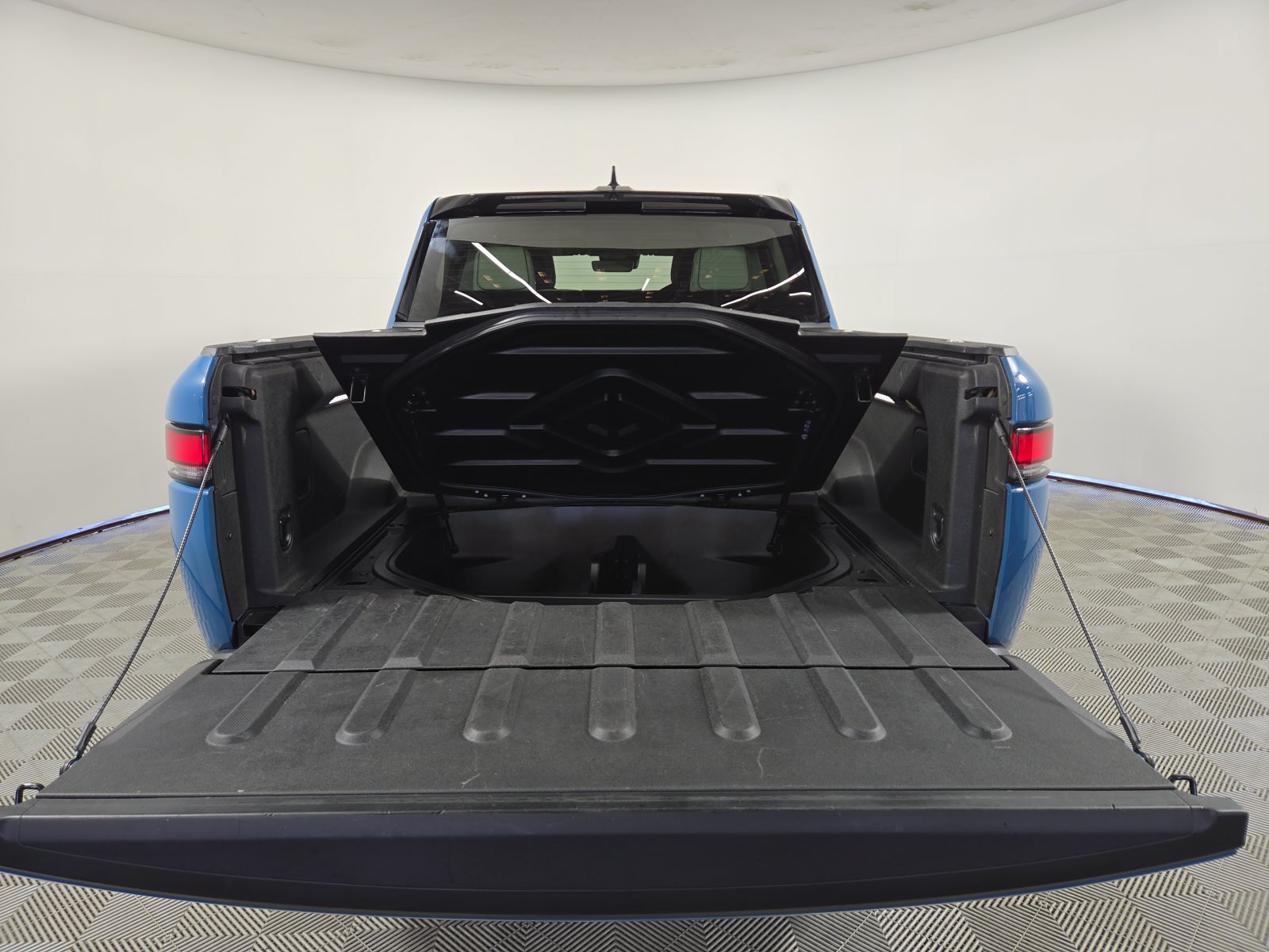 Used 2024 Rivian R1T Adventure Dual AWD/4WD image 15