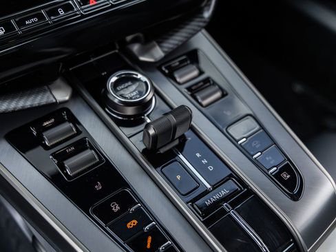 Used 2025 Aston Martin Vanquish image 50