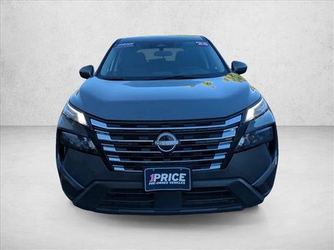 Used 2025 Nissan Rogue SV AWD/4WD image 2