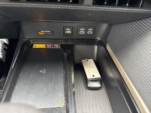 Used 2025 Toyota Camry SE FWD image 16