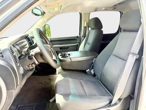 Used 2011 Chevrolet Silverado 2500 LT w/ Interior Plus Package AWD/4WD image 16