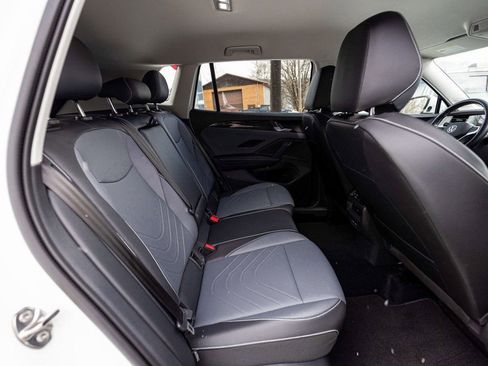 Used 2025 Volkswagen Tiguan SE AWD/4WD image 29