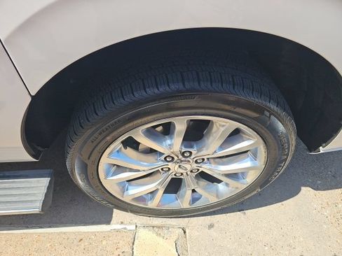 Used 2019 Ford Expedition Max Platinum RWD image 7