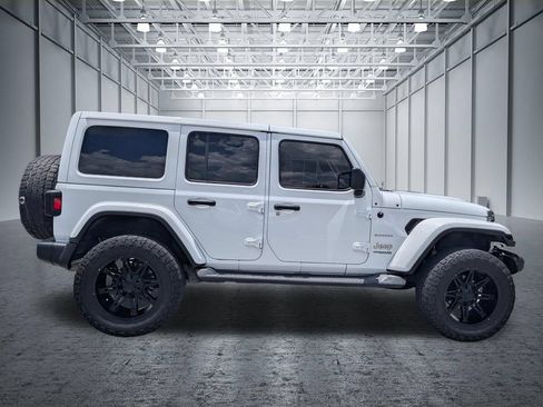 Used 2019 Jeep Wrangler Unlimited Sahara w/ Uconnect 4C Nav & Sound Group AWD/4WD image 5